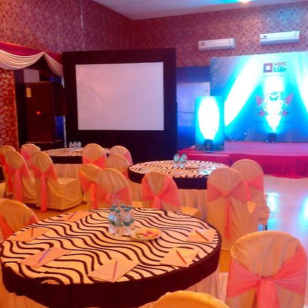 Meuse Jupiter Business And Luxury Hotel Nashik Bagian luar foto