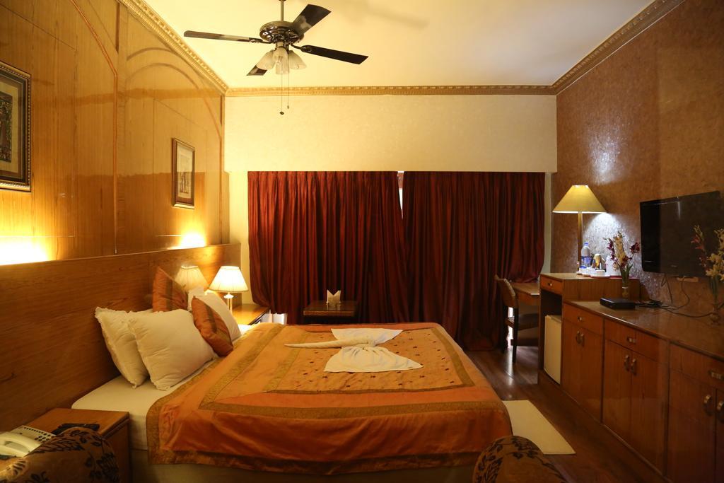 Meuse Jupiter Business And Luxury Hotel Nashik Ruang foto