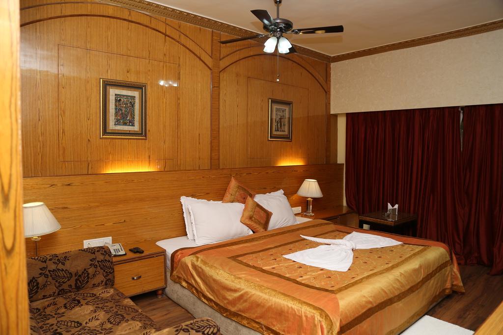Meuse Jupiter Business And Luxury Hotel Nashik Ruang foto