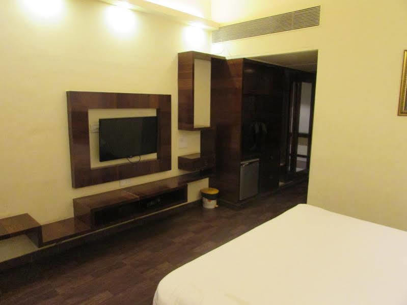 Meuse Jupiter Business And Luxury Hotel Nashik Bagian luar foto