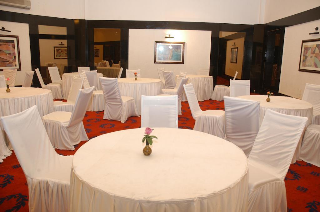 Meuse Jupiter Business And Luxury Hotel Nashik Bagian luar foto