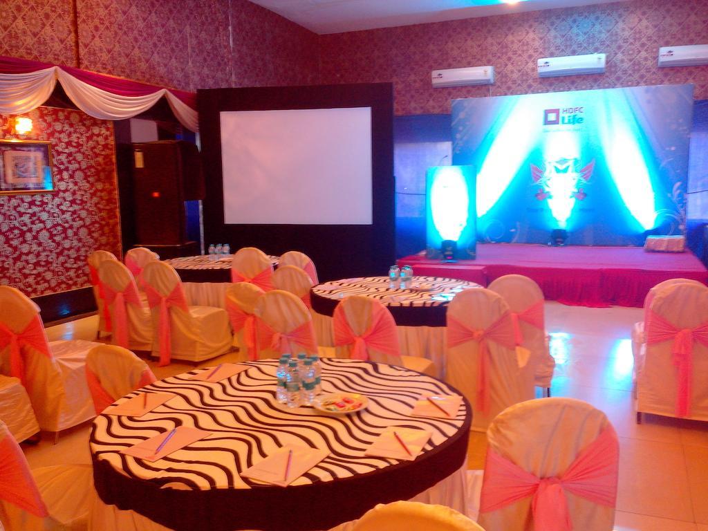 Meuse Jupiter Business And Luxury Hotel Nashik Bagian luar foto