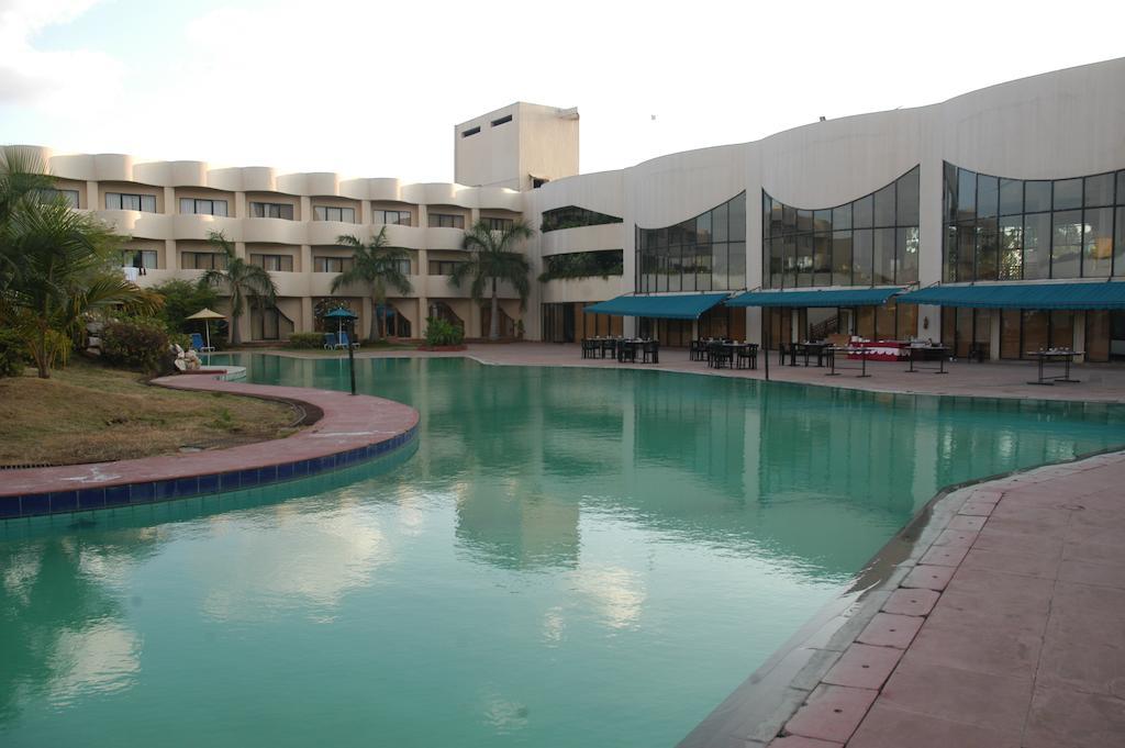Meuse Jupiter Business And Luxury Hotel Nashik Bagian luar foto